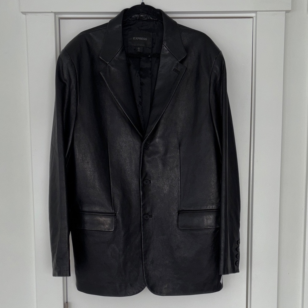 EXPRESS Regular fit leather blazer in Black